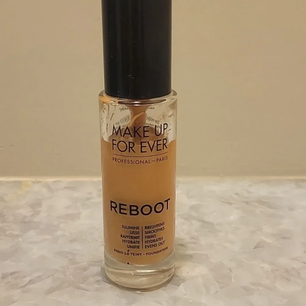 Make Up Forever Reboot Active Care Foundation Y365 Discontinued 1.01 fl oz Used